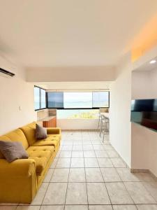 Posezení v ubytování Cómodo apartamento en Lechería con vista al mar