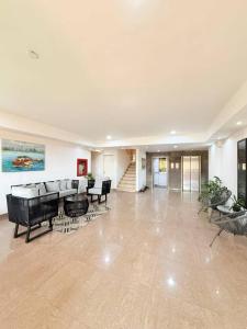 Posezení v ubytování Cómodo apartamento en Lechería con vista al mar + 3 fotografie