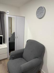 Posezení v ubytování Stylish Modern Gatwick Studio, Free Parking, Free WiFi