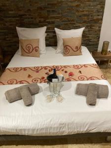 Giường trong phòng chung tại L oasis des cimes