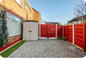 Fotografie z fotogalerie ubytování Tastefully Finished 2 Bedroom holiday & Short let cottage in Greater Manchester v destinaci Little Lever