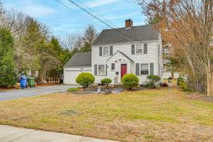 Κήπος έξω από το 1 Mi to Connecticut River Home with Large Backyard