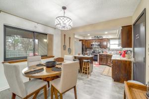 Køkken eller tekøkken på Tulsa Area Home with Fenced Yard Pets Welcome!