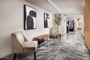 Posezení v ubytování Shoreham Hotel