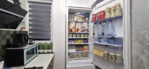 Η κουζίνα ή μικρή κουζίνα στο La Dolce Casa & City Center I Balcony I Netflix +33 φωτογραφίες