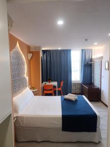 Кровать или кровати в номере Al-Andalus hause a 9min. del centro en metro