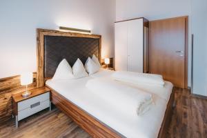 Postel nebo postele na pokoji v ubytování Design-Appartementhaus - Urlaubsresort Hafele + 20 fotografií