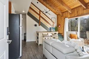 a living room with a white couch and a table at HNC0691 - Tramway Treat home in Summit Village