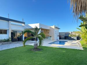 Бассейн в Villa Olam - 9 pax, 4 min de la playa или поблизости