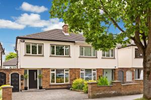 El edificio en el que está la casa vacacional