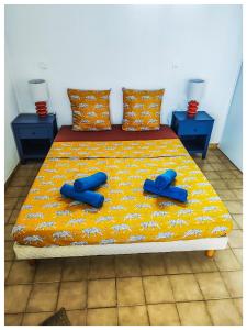 Ένα ή περισσότερα κρεβάτια σε δωμάτιο στο Sea view apartment in Sainte-Luce!