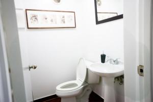 Un baño de Apt cerca de New City, Centro y frontera, zona río 7 fotos más