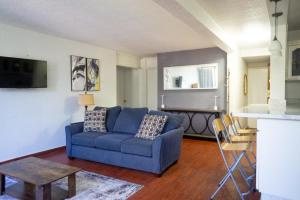 Una televisión o centro de entretenimiento en Apt cerca de New City, Centro y frontera, zona río