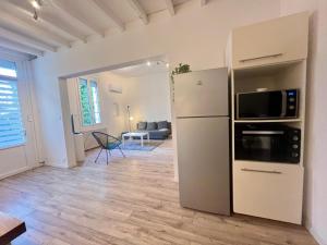 Кухня или мини-кухня в Maison 6 couchages proche TRAM D
 +7 фотографий