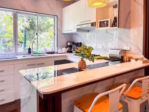 Η κουζίνα ή μικρή κουζίνα στο Hare Mahalo