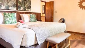 Ένα ή περισσότερα κρεβάτια σε δωμάτιο στο Hare Mahalo +13 φωτογραφίες