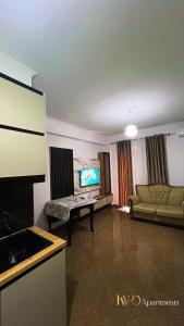 Un televizor și/sau centru de divertisment la Kapo Apartments