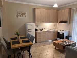 Una cocina o cocineta en Naktos Apartments