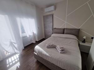 Postel nebo postele na pokoji v ubytování Giulietta Apartment Cuneo