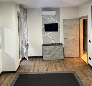 TV a/nebo společenská místnost v ubytování Giulietta Apartment Cuneo