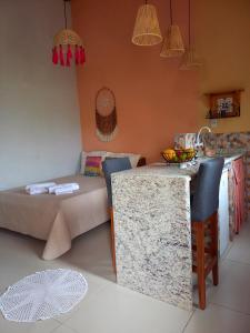 a living room with a bed and a kitchen at Loft de Cristal Igatu in Andaraí