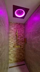 Et badeværelse på Domaine de Donstiennes + 9 billeder