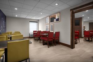 Posezení v ubytování Holiday Inn Express Washington DC-BW Parkway by IHG