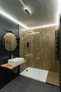 Ένα μπάνιο στο Red X Loft Private Adults Only Apartment Love BDSM