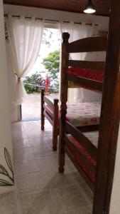 two bunk beds in a room with a window at Suites com vista para o Mar in Angra dos Reis