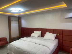 Fotografie z fotogalerie ubytování Nucfam Hotel Ojodu v destinaci Eggan