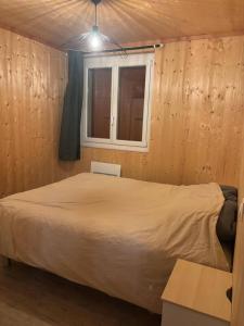 a bedroom with a bed and a window in it at Lodge des Mélèzes in Ancelle