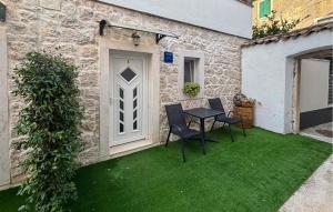 Αίθριο ή υπαίθριος χώρος στο Gorgeous Apartment In Opuzen With Wifi