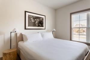 Ένα ή περισσότερα κρεβάτια σε δωμάτιο στο Kasa Southside Wilmington +9 φωτογραφίες