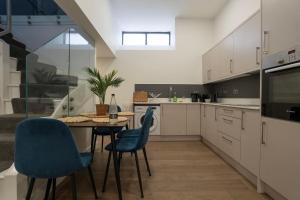 Kuchyň nebo kuchyňský kout v ubytování Beautiful Apartment In Whitechapel Olive House