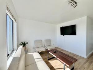 Μια τηλεόραση ή/και κέντρο ψυχαγωγίας στο Voir la Mer - Kite Beach