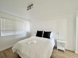 Ένα ή περισσότερα κρεβάτια σε δωμάτιο στο Voir la Mer - Kite Beach +13 φωτογραφίες