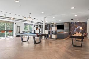 Μια τηλεόραση ή/και κέντρο ψυχαγωγίας στο Kasa On The River Boise