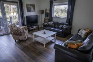 Χώρος καθιστικού στο Landelijk gelegen bungalow De Kleine Wulfter