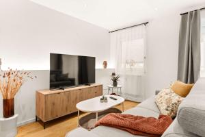 Μια τηλεόραση ή/και κέντρο ψυχαγωγίας στο Deluxe Apartment Dingolfing - Design & Space