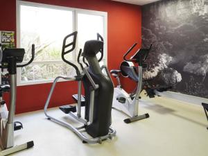 Fitness centrum a/nebo fitness zařízení v ubytování Aparthotel Adagio Marseille Timone