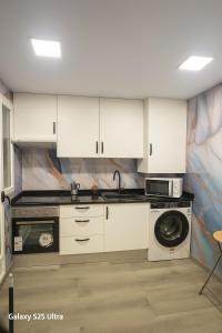 Køkken eller tekøkken på New Luxury Apartment with Pool