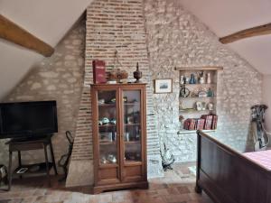 Μια τηλεόραση ή/και κέντρο ψυχαγωγίας στο Berrichonne house near Beauval Zoo