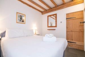 En eller flere senge i et værelse på Troilus Barn