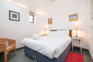 En eller flere senge i et værelse på Cressida Barn