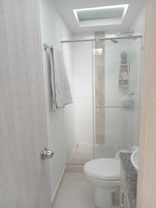 Ванная комната в Casa Turistica Andy en el Eje Cafetero +65 фотографий