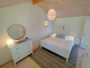 Кровать или кровати в номере Architect-designed villa with pool, sauna and sea view in Mjörn SE09124