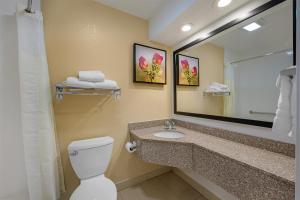 Et badeværelse på Best Western Santa Rosa Inn + 25 billeder