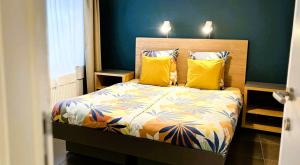 Giường trong phòng chung tại Au Petit Pierrot