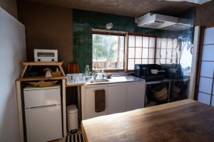Kuchyň nebo kuchyňský kout v ubytování あわ居別棟