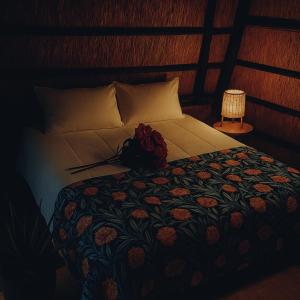 Postel nebo postele na pokoji v ubytování Unique Experiences Chalets Glamping Treehouses Camping Zimbabwe + 37 fotografií